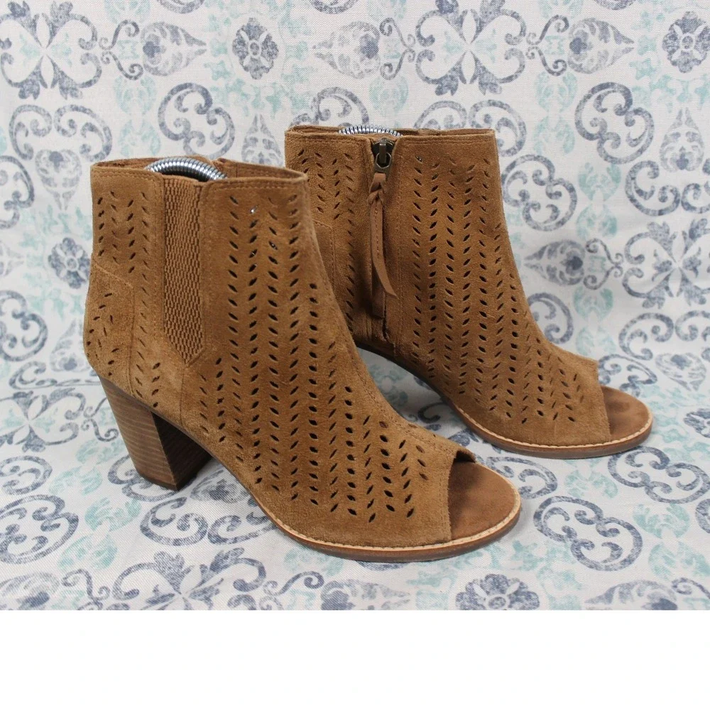 TOMS Majorca Peep Toe Ankle Boots Tan Suede Perforated Block‎ Heel Womens 8.5